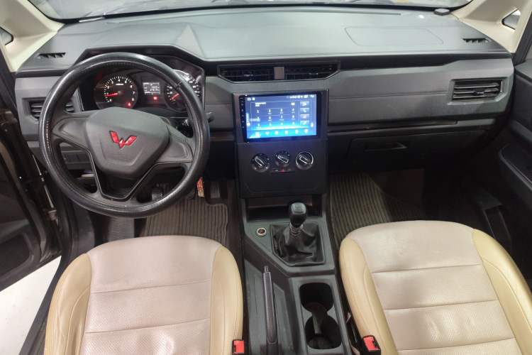 Used Wuling Hongguang PLUS 2020 1.5L Manual Standard Edition 5 Seats Audio And AC Panel