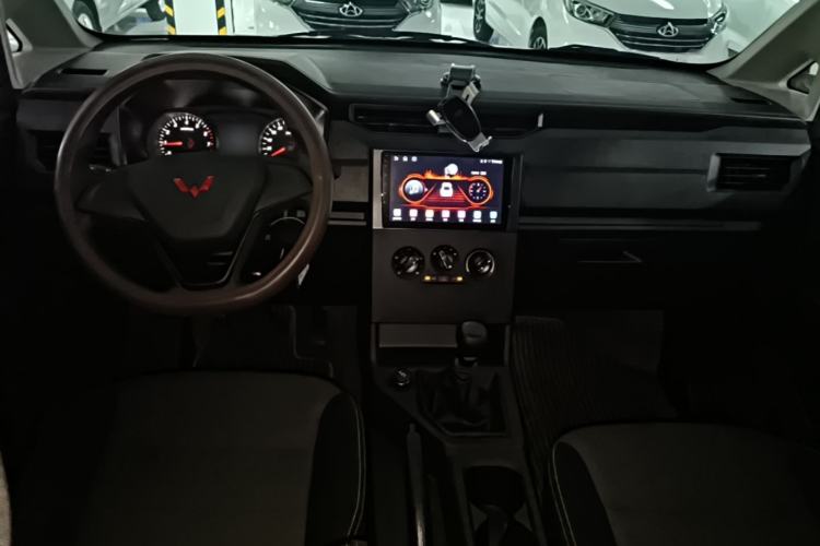 Used Wuling Hongguang PLUS 2020 1.5L Manual Standard Edition 5 Seats Center Console