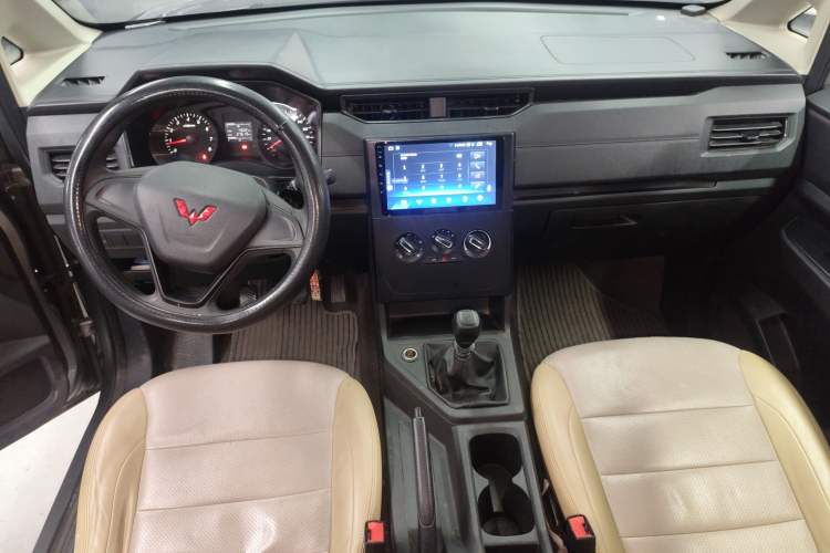 Used Wuling Hongguang PLUS 2020 1.5L Manual Standard Edition 5 Seats Center Console