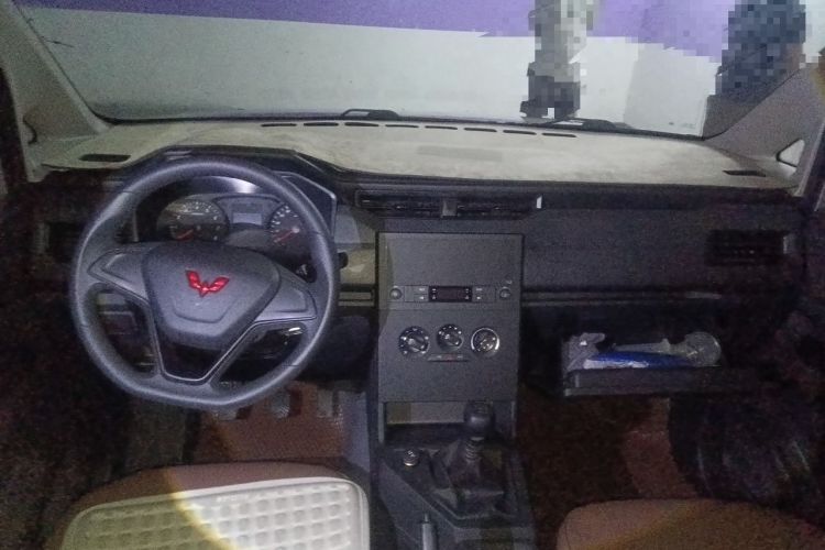 Used Wuling Hongguang PLUS 2020 1.5L Manual Standard Edition 5 Seats Center Console