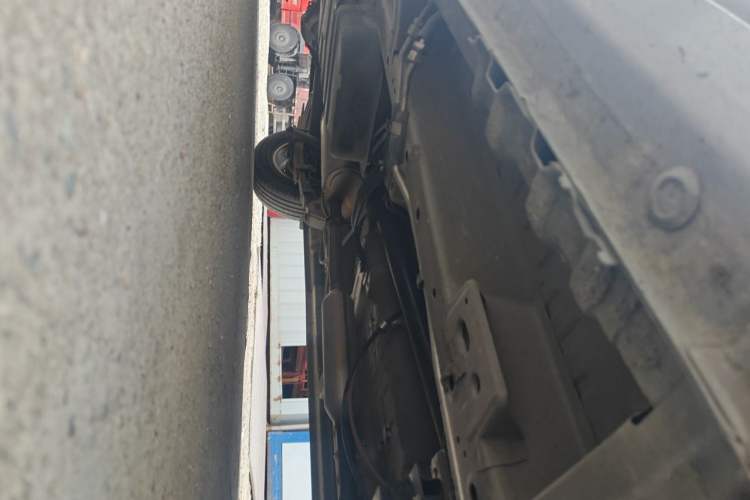 Used Wuling Hongguang PLUS 2020 1.5L Manual Comfort 7-Seater Chassis Front Right