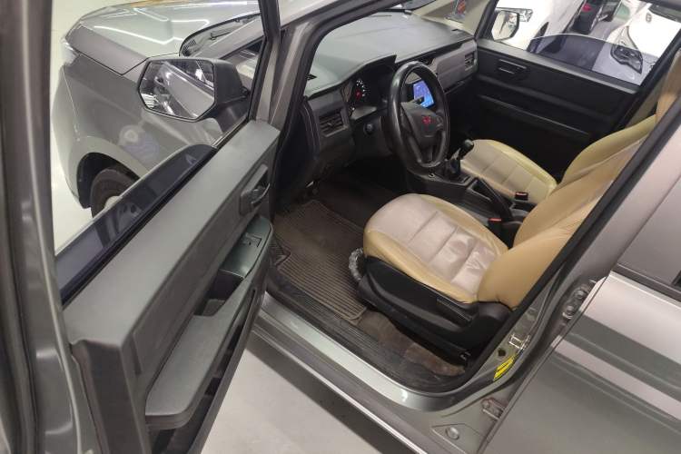 Used Wuling Hongguang PLUS 2020 1.5L Manual Standard Edition 5 Seats Driver Seat