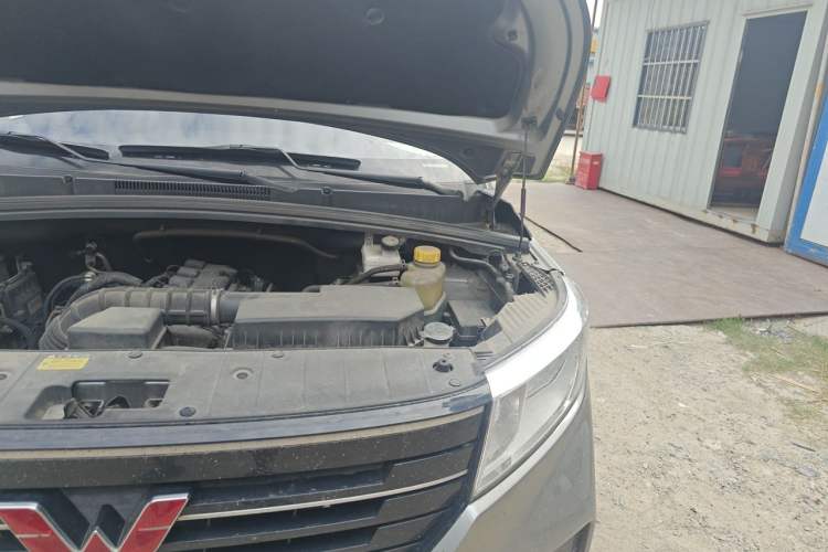 Used Wuling Hongguang PLUS 2020 1.5L Manual Comfort 7-Seater Engine Bay Left