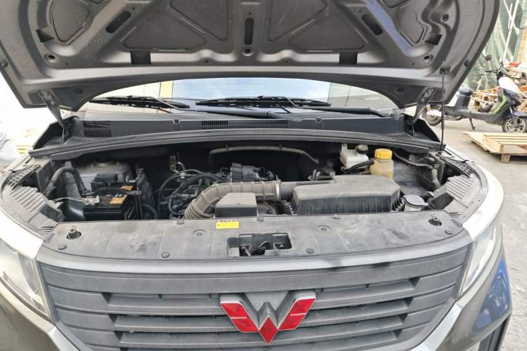 Used Wuling Hongguang PLUS 2020 1.5L Manual Standard Edition 7-Seater Engine Bay
