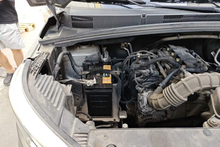 Used Wuling Hongguang PLUS 2020 1.5L Manual Standard Edition 7-Seater Engine Bay Right