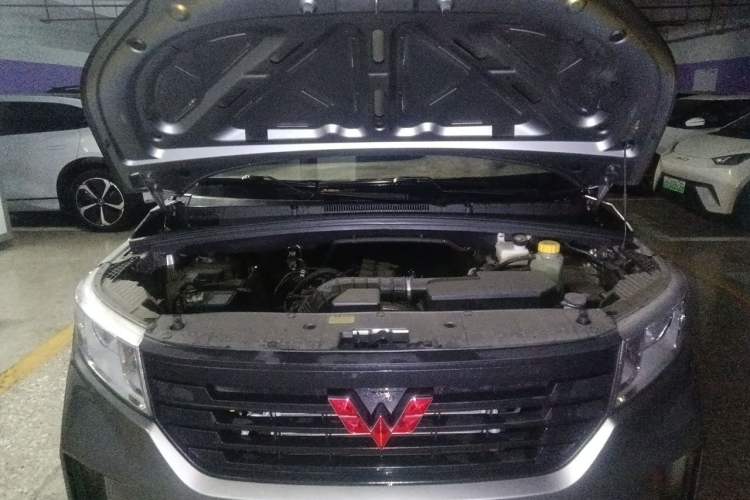 Used Wuling Hongguang PLUS 2020 1.5L Manual Standard Edition 5 Seats Engine Bay