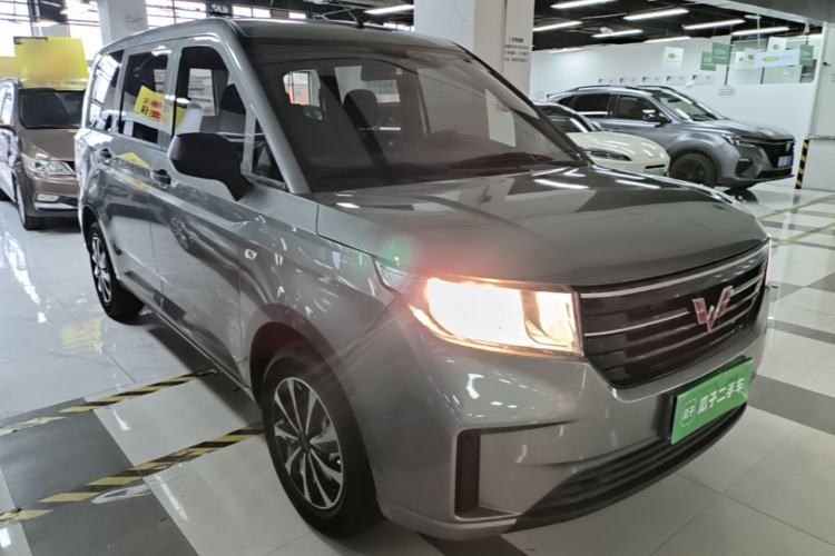 Used Wuling Hongguang PLUS 2020 1.5L Manual Standard Edition 5 Seats Exterior 1