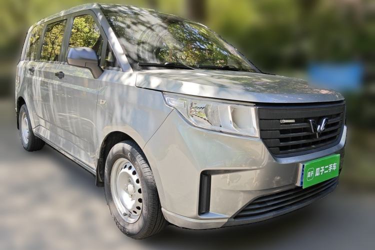 Used Wuling Hongguang PLUS 2020 1.5L Manual Standard Edition 5 Seats Exterior 2