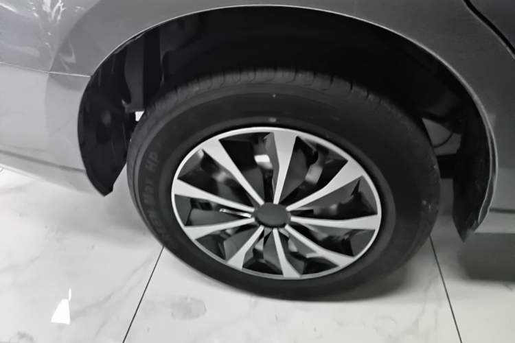 Used Wuling Hongguang PLUS 2020 1.5L Manual Standard Edition 5 Seats Exterior 5