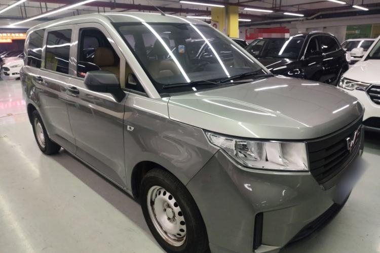 Used Wuling Hongguang PLUS 2020 1.5L Manual Standard Edition 5 Seats Front Right 45 Deg