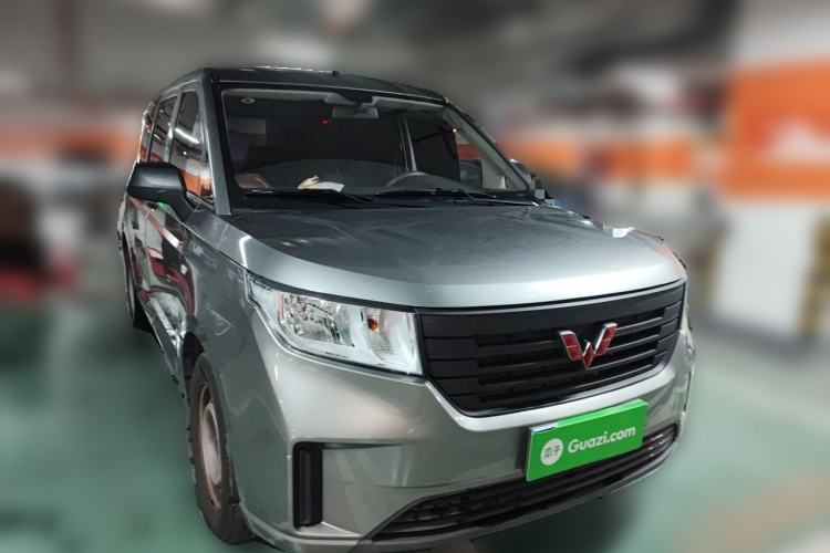Used Wuling Hongguang PLUS 2020 1.5L Manual Standard Edition 7-Seater Front Right 45 Deg