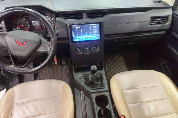 Used Wuling Hongguang PLUS 2020 1.5L Manual Standard Edition 5 Seats Gear Lever