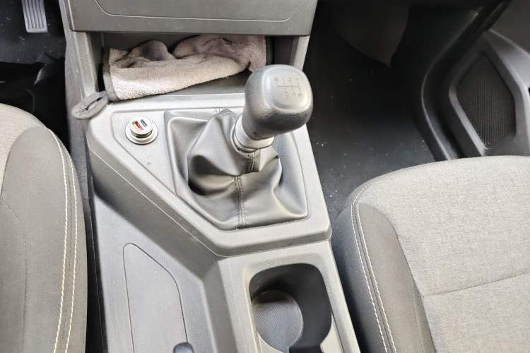 Used Wuling Hongguang PLUS 2020 1.5L Manual Standard Edition 7-Seater Gear Lever
