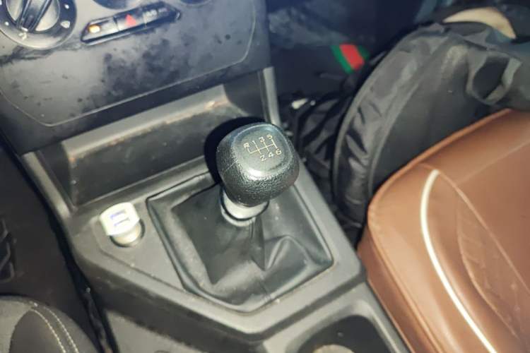 Used Wuling Hongguang PLUS 2020 1.5L Manual Standard Edition 7-Seater Gear Lever