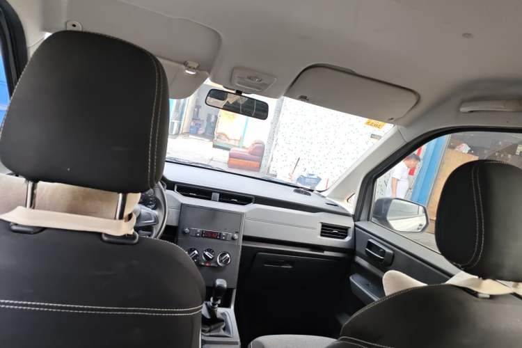 Used Wuling Hongguang PLUS 2020 1.5L Manual Standard Edition 7-Seater Headliner