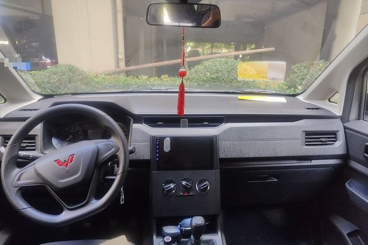 Used Wuling Hongguang PLUS 2020 1.5L Manual Standard Edition 5 Seats Interior 2
