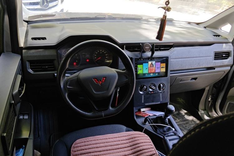 Used Wuling Hongguang PLUS 2020 1.5L Manual Standard Edition 5 Seats Interior 2