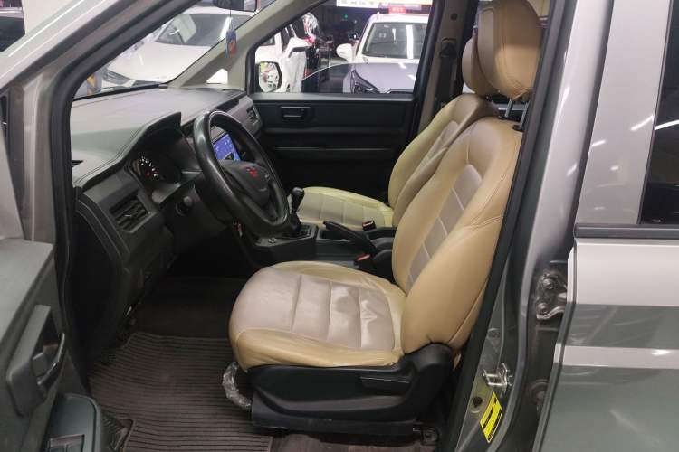 Used Wuling Hongguang PLUS 2020 1.5L Manual Standard Edition 5 Seats Left Front Seat