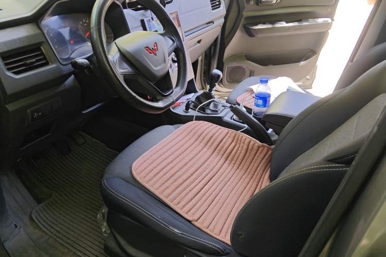 Used Wuling Hongguang PLUS 2020 1.5L Manual Standard Edition 5 Seats Left Front Seat