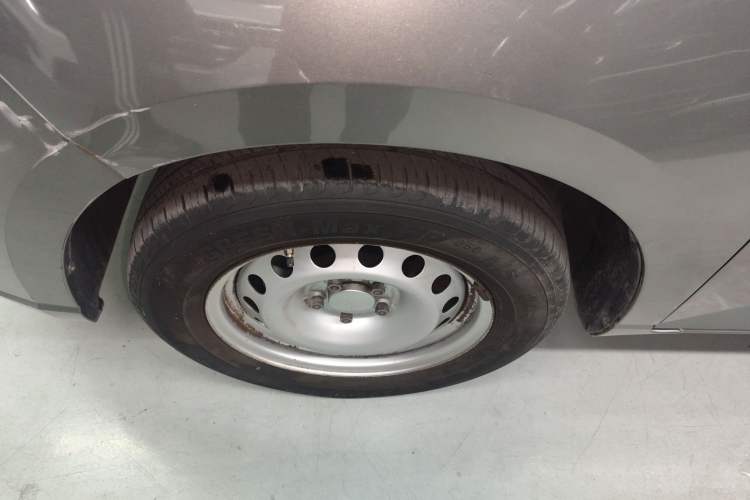 Used Wuling Hongguang PLUS 2020 1.5L Manual Standard Edition 5 Seats Left Front Wheel Hub