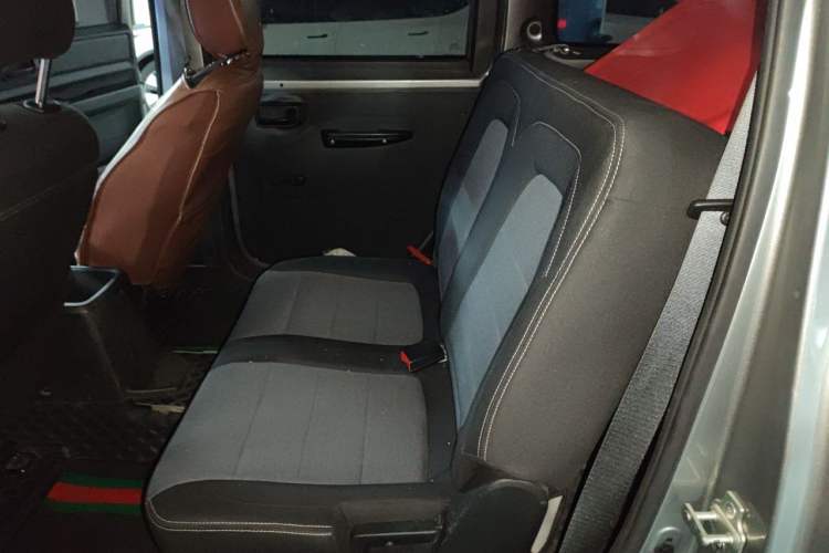 Used Wuling Hongguang PLUS 2020 1.5L Manual Standard Edition 7-Seater Left Rear Seat