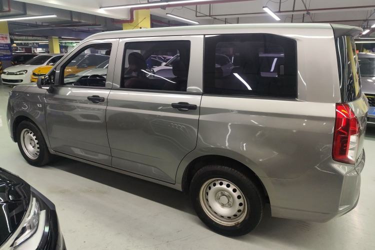 Used Wuling Hongguang PLUS 2020 1.5L Manual Standard Edition 5 Seats Left Side