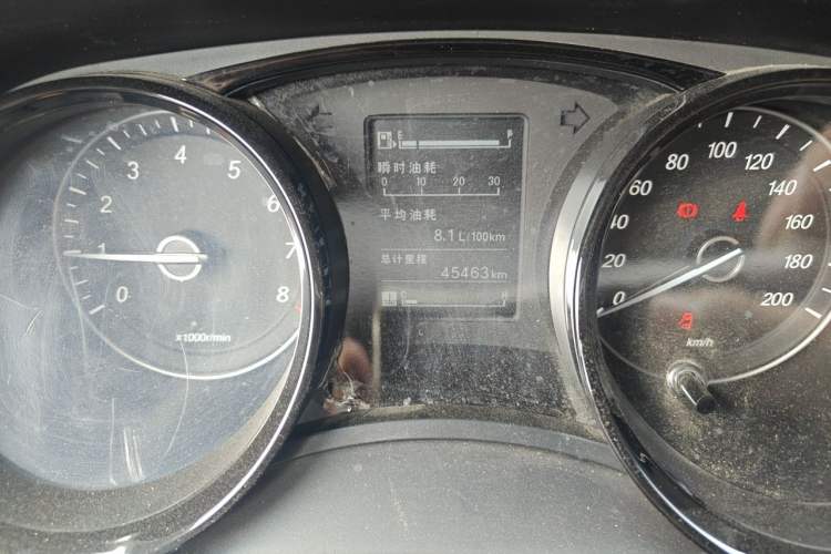 Used Wuling Hongguang PLUS 2020 1.5L Manual Comfort 7-Seater Odometer Close Up