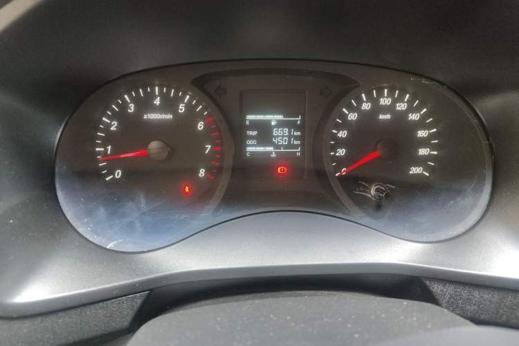 Used Wuling Hongguang PLUS 2020 1.5L Manual Standard Edition 5 Seats Odometer Close Up