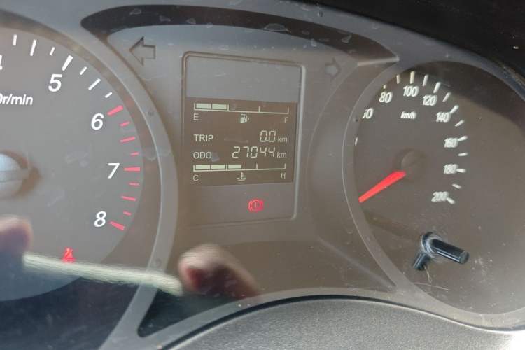 Used Wuling Hongguang PLUS 2020 1.5L Manual Standard Edition 5 Seats Odometer Close Up