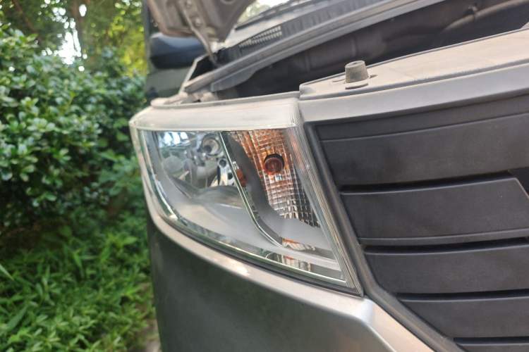 Used Wuling Hongguang PLUS 2020 1.5L Manual Standard Edition 5 Seats Right Front Headlight