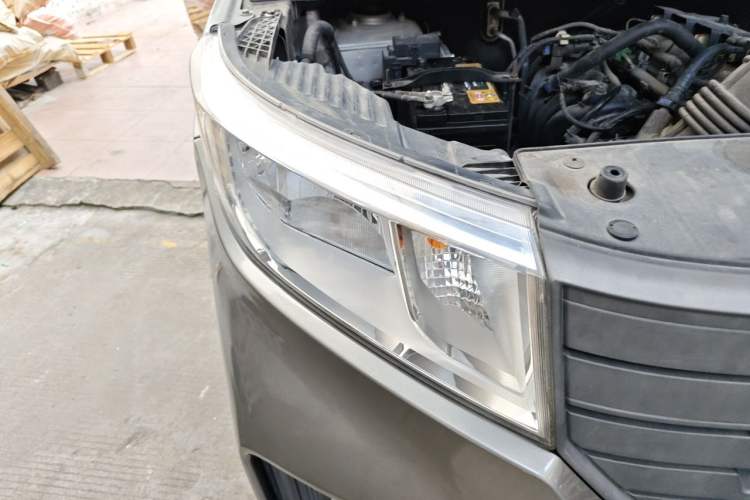 Used Wuling Hongguang PLUS 2020 1.5L Manual Standard Edition 7-Seater Right Front Headlight