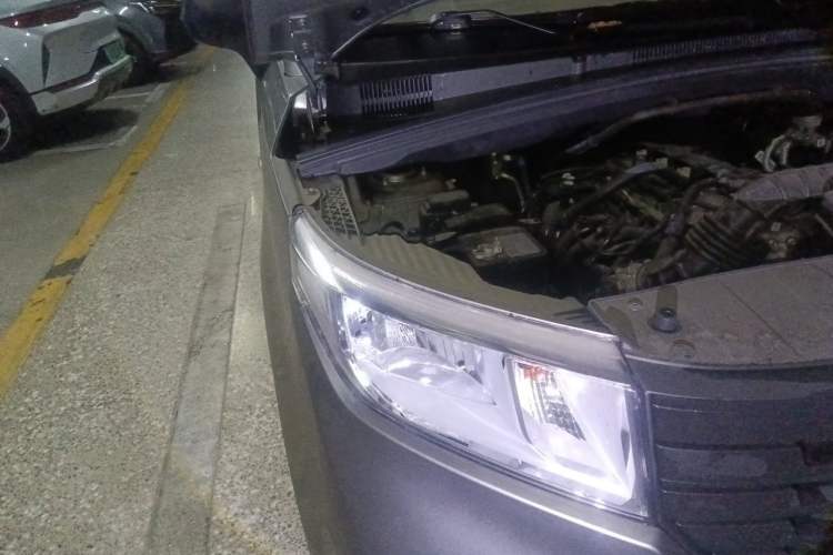 Used Wuling Hongguang PLUS 2020 1.5L Manual Standard Edition 5 Seats Right Front Headlight