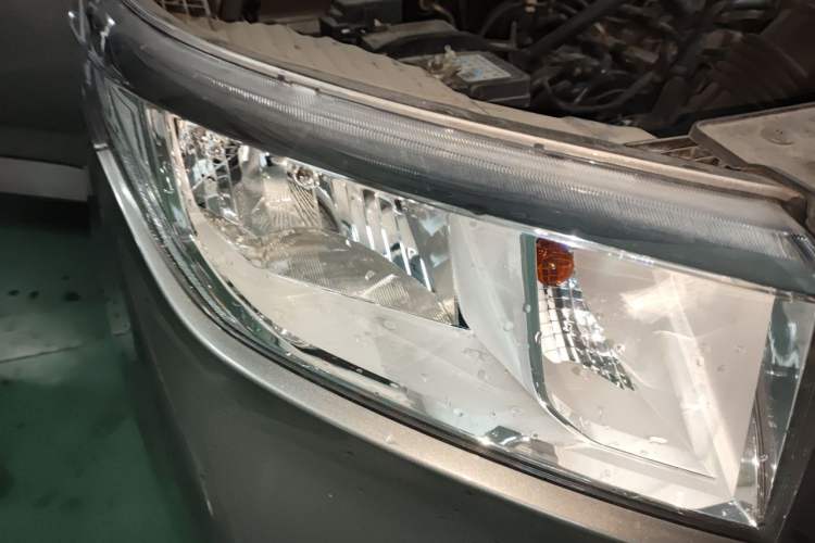 Used Wuling Hongguang PLUS 2020 1.5L Manual Standard Edition 7-Seater Right Front Headlight