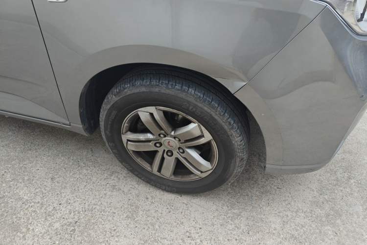 Used Wuling Hongguang PLUS 2020 1.5L Manual Comfort 7-Seater Right Front Wheel Hub