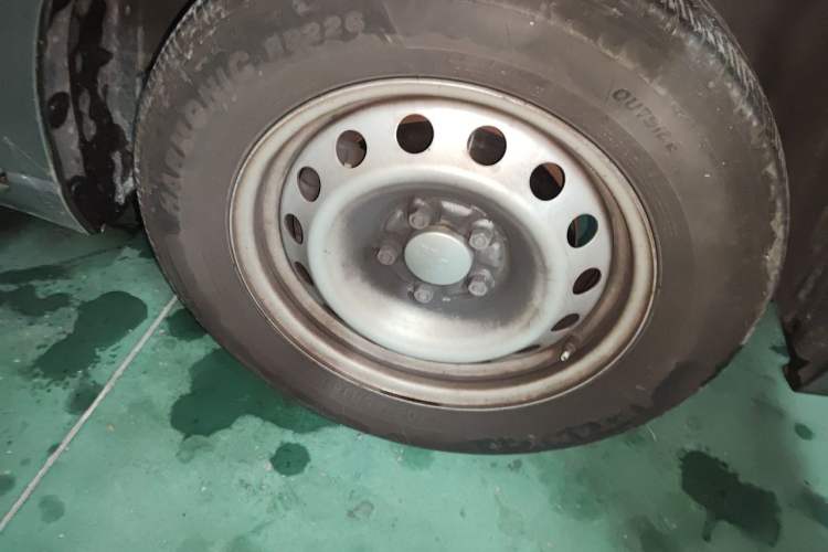 Used Wuling Hongguang PLUS 2020 1.5L Manual Standard Edition 7-Seater Right Front Wheel Hub
