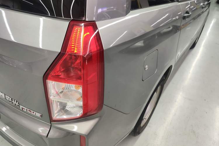 Used Wuling Hongguang PLUS 2020 1.5L Manual Standard Edition 5 Seats Right Rear Taillight