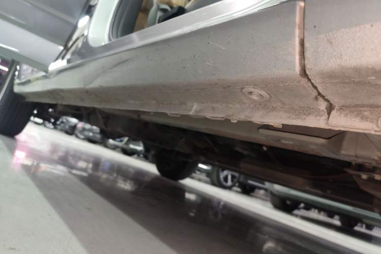 Used Wuling Hongguang PLUS 2020 1.5L Manual Standard Edition 5 Seats Right Side Sill