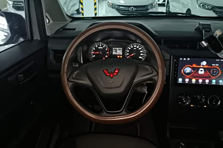 Used Wuling Hongguang PLUS 2020 1.5L Manual Standard Edition 5 Seats Steering Wheel