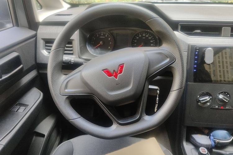 Used Wuling Hongguang PLUS 2020 1.5L Manual Standard Edition 5 Seats Steering Wheel