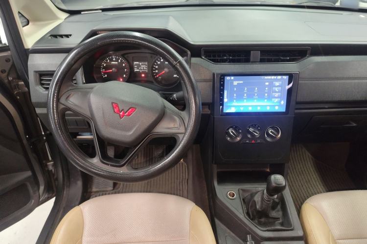 Used Wuling Hongguang PLUS 2020 1.5L Manual Standard Edition 5 Seats Steering Wheel