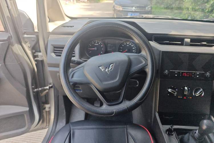 Used Wuling Hongguang PLUS 2020 1.5L Manual Standard Edition 5 Seats Steering Wheel