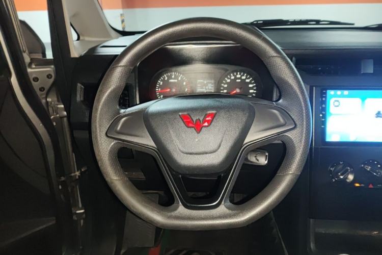 Used Wuling Hongguang PLUS 2020 1.5L Manual Standard Edition 7-Seater Steering Wheel
