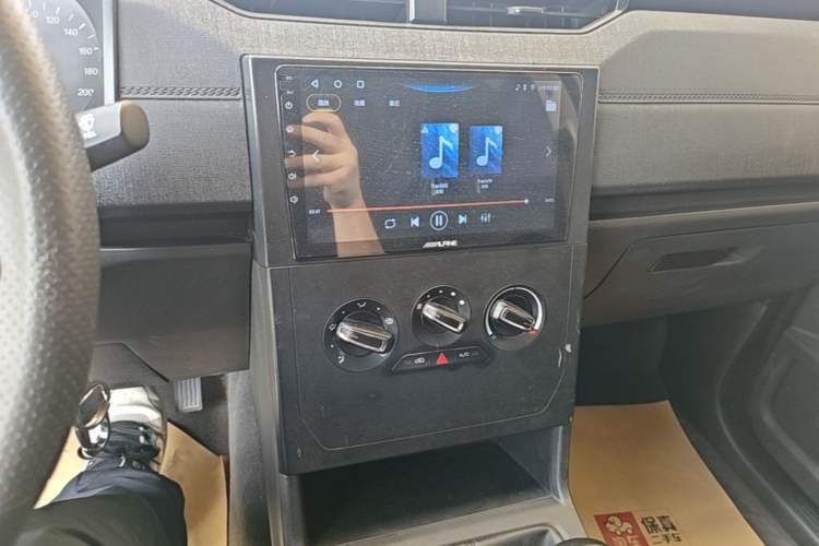 Used Wuling Hongguang PLUS 2020 1.5L Manual Standard Edition 5 Seats Audio And AC Panel