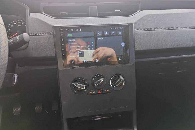 Used Wuling Hongguang PLUS 2020 1.5L Manual Standard Edition 7-Seater Audio And AC Panel
