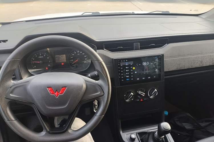 Used Wuling Hongguang PLUS 2020 1.5L Manual Standard Edition 5 Seats Audio And AC Panel