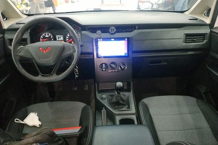 Used Wuling Hongguang PLUS 2020 1.5L Manual Standard Edition 7-Seater Audio And AC Panel