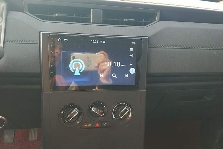 Used Wuling Hongguang PLUS 2020 1.5L Manual Standard Edition 7-Seater Audio And AC Panel