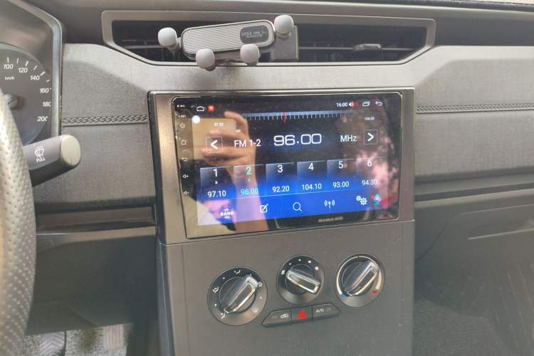 Used Wuling Hongguang PLUS 2020 1.5L Manual Standard Edition 5 Seats Audio And AC Panel