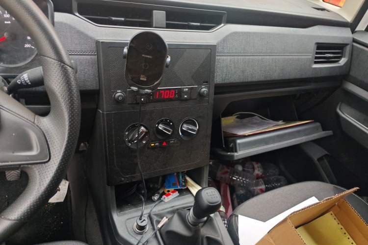Used Wuling Hongguang PLUS 2020 1.5L Manual Standard Edition 5 Seats Audio And AC Panel