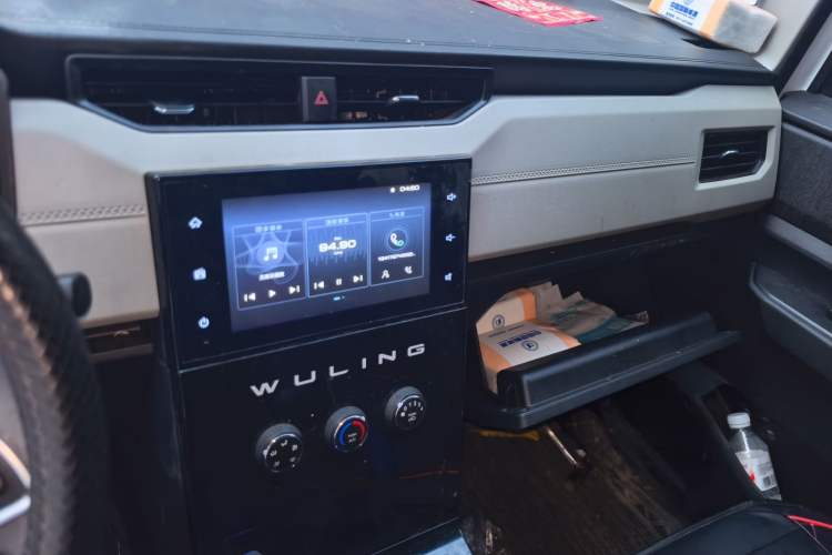 Used Wuling Hongguang PLUS 2020 1.5L Manual Comfort 7-Seater Audio And AC Panel
